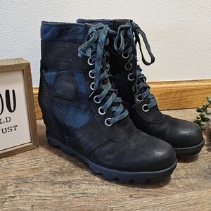 Sorel Black/Teal Plaid Ankle Boots